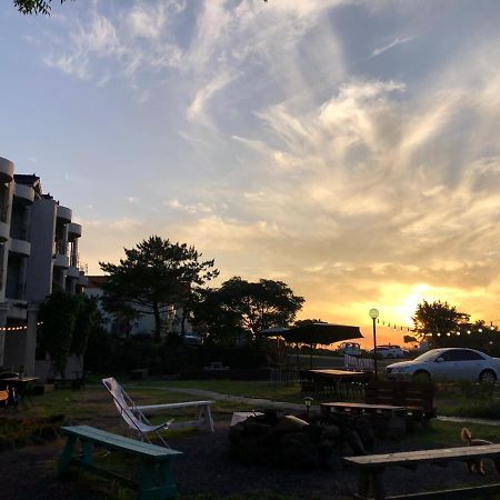 Хостел Jeju Playground Экстерьер фото