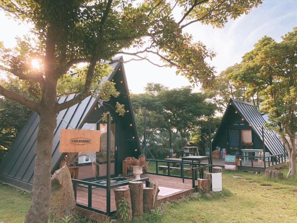 Хостел Jeju Playground Экстерьер фото