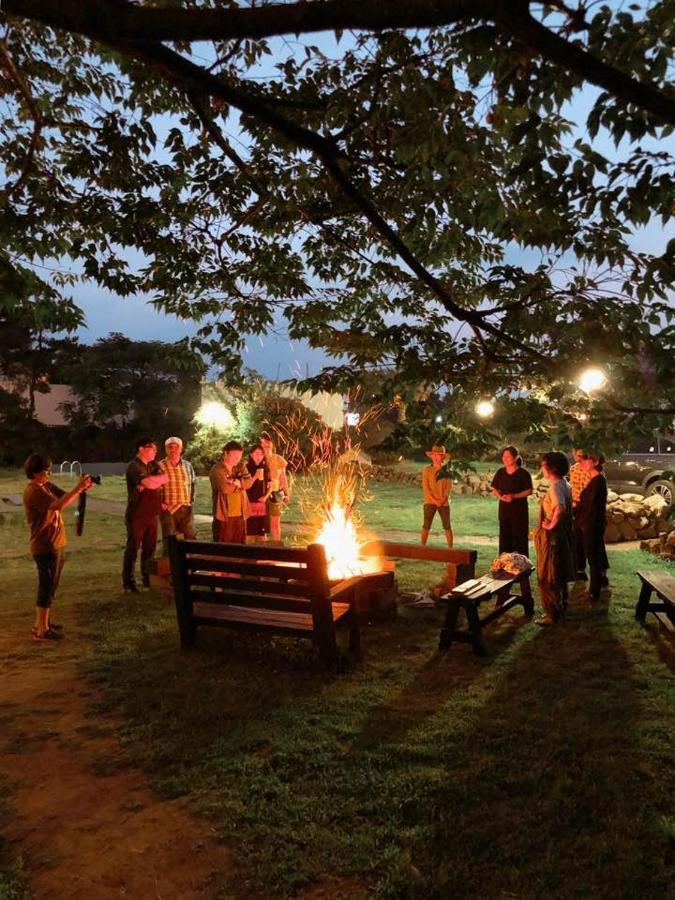 Хостел Jeju Playground Экстерьер фото